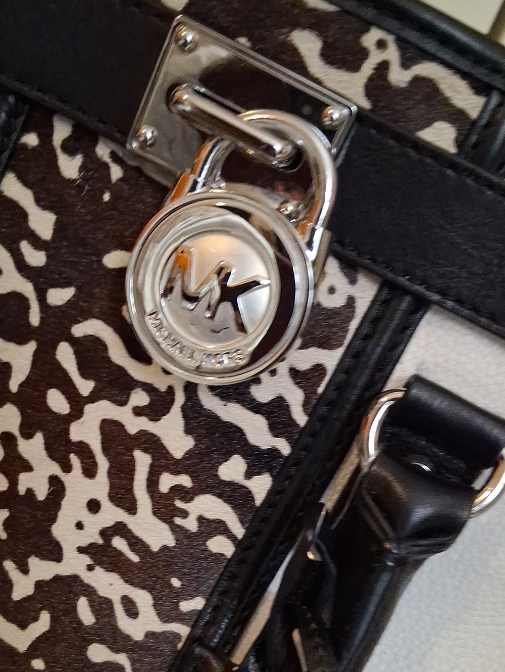 Black & White Structured Satchel Handbag with Chain Strap..Original Bag Cover.. - Picture 2 of 7